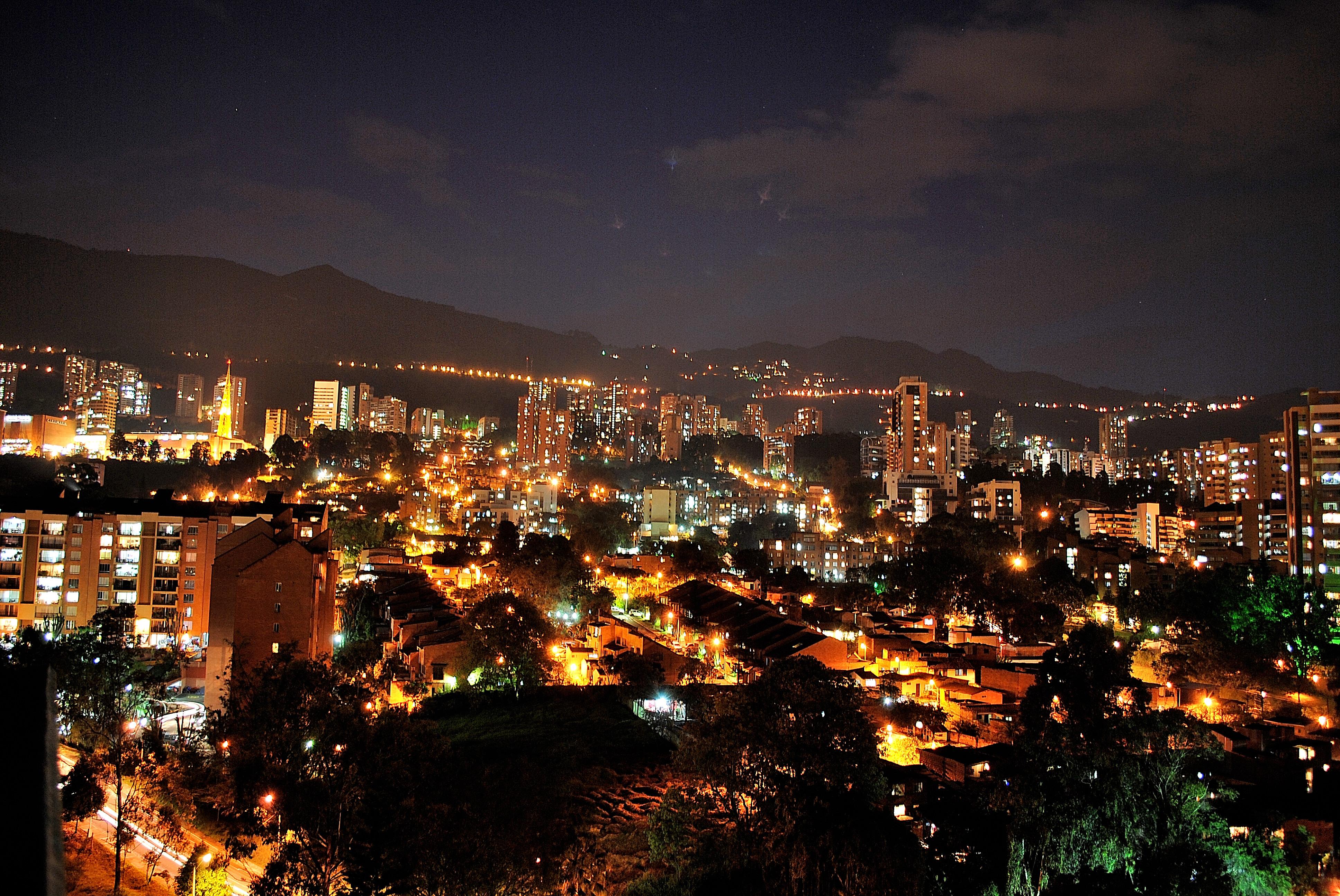 Apartamentos Poblado Alejandria By Housy Host Medellín Zewnętrze zdjęcie