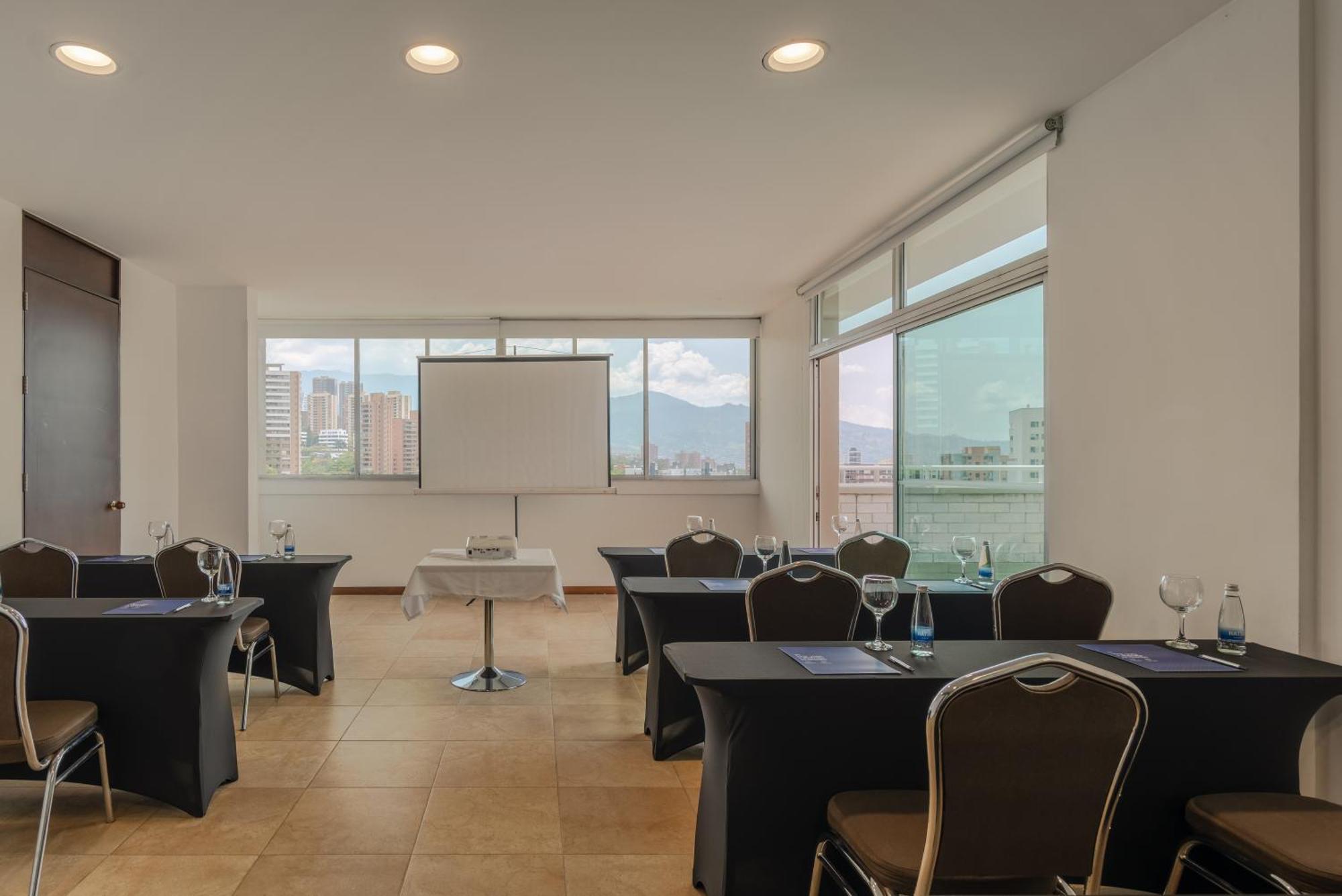 Apartamentos Poblado Alejandria By Housy Host Medellín Zewnętrze zdjęcie
